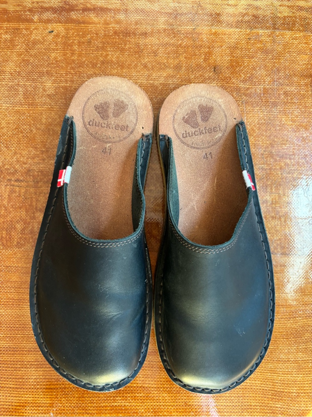 Duckfeet Women's Black Leather Slip-On Clogs